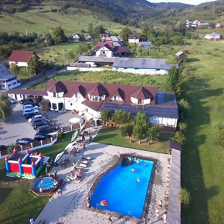 Casa Tomsa Bed & Breakfast Rozavlea Exterior photo