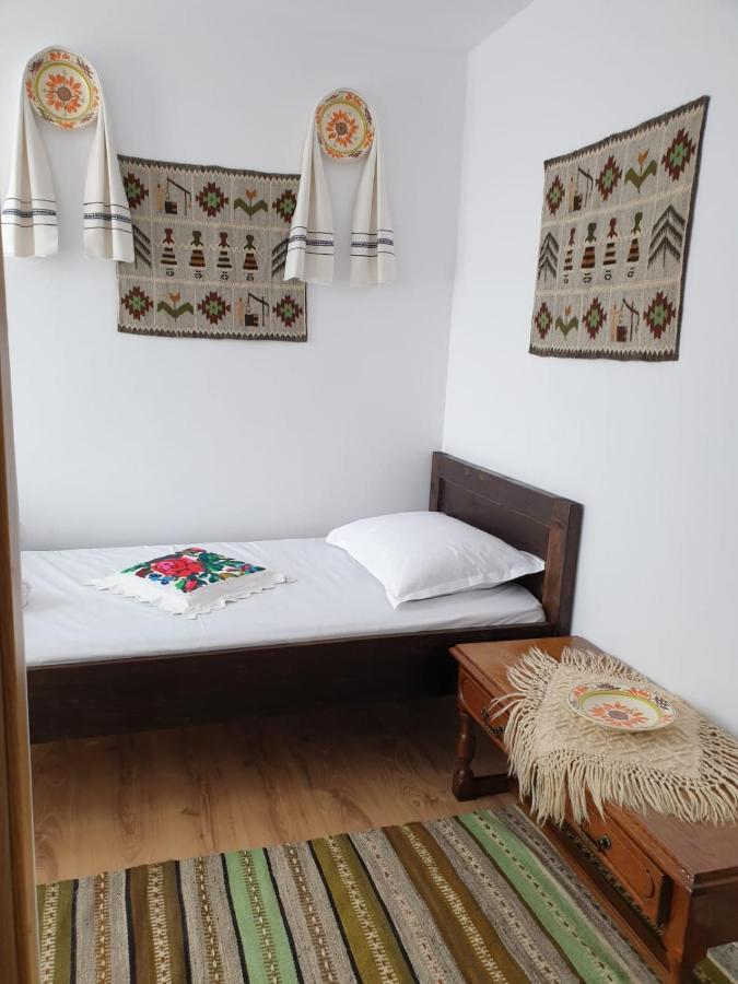 Casa Tomsa Bed & Breakfast Rozavlea Exterior photo