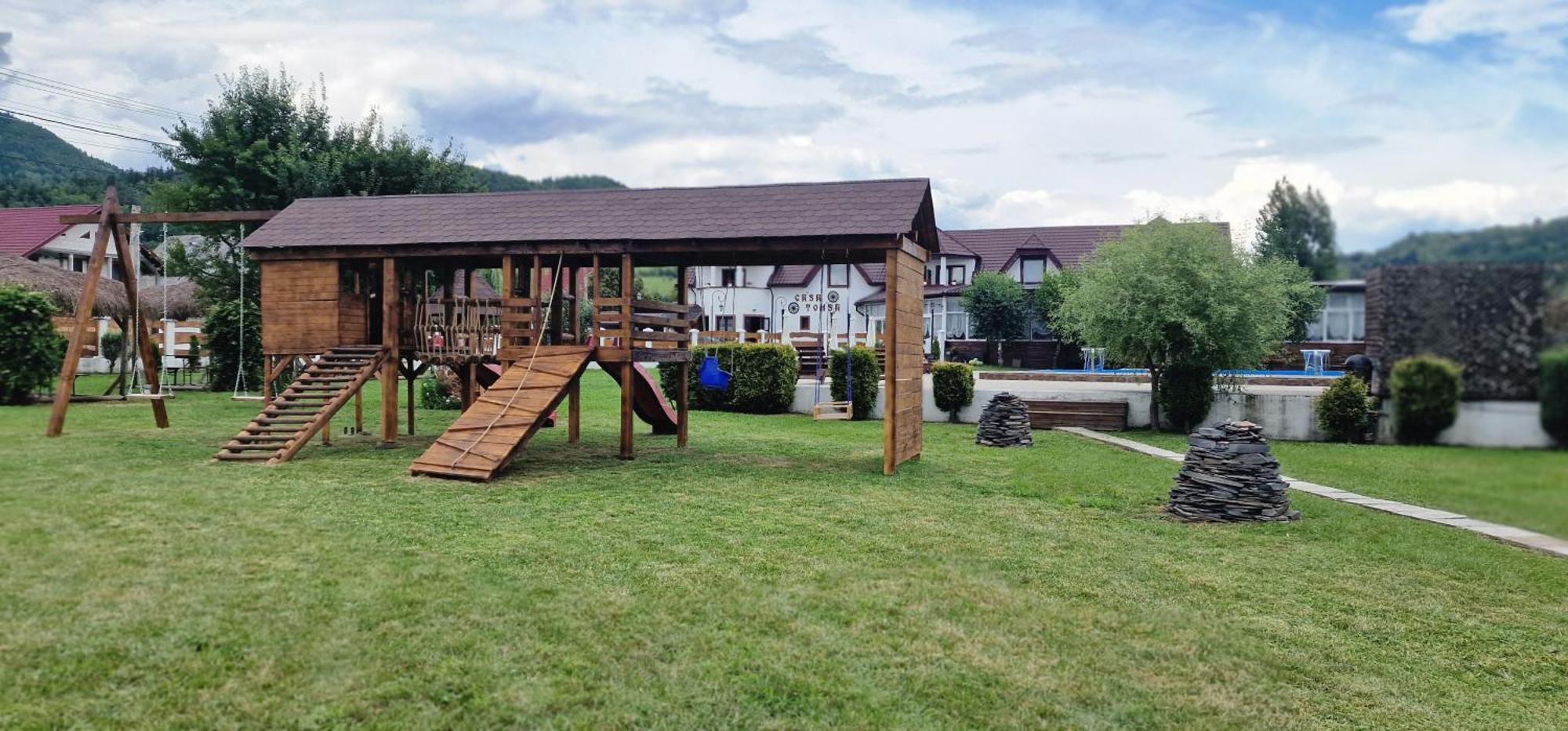 Casa Tomsa Bed & Breakfast Rozavlea Exterior photo