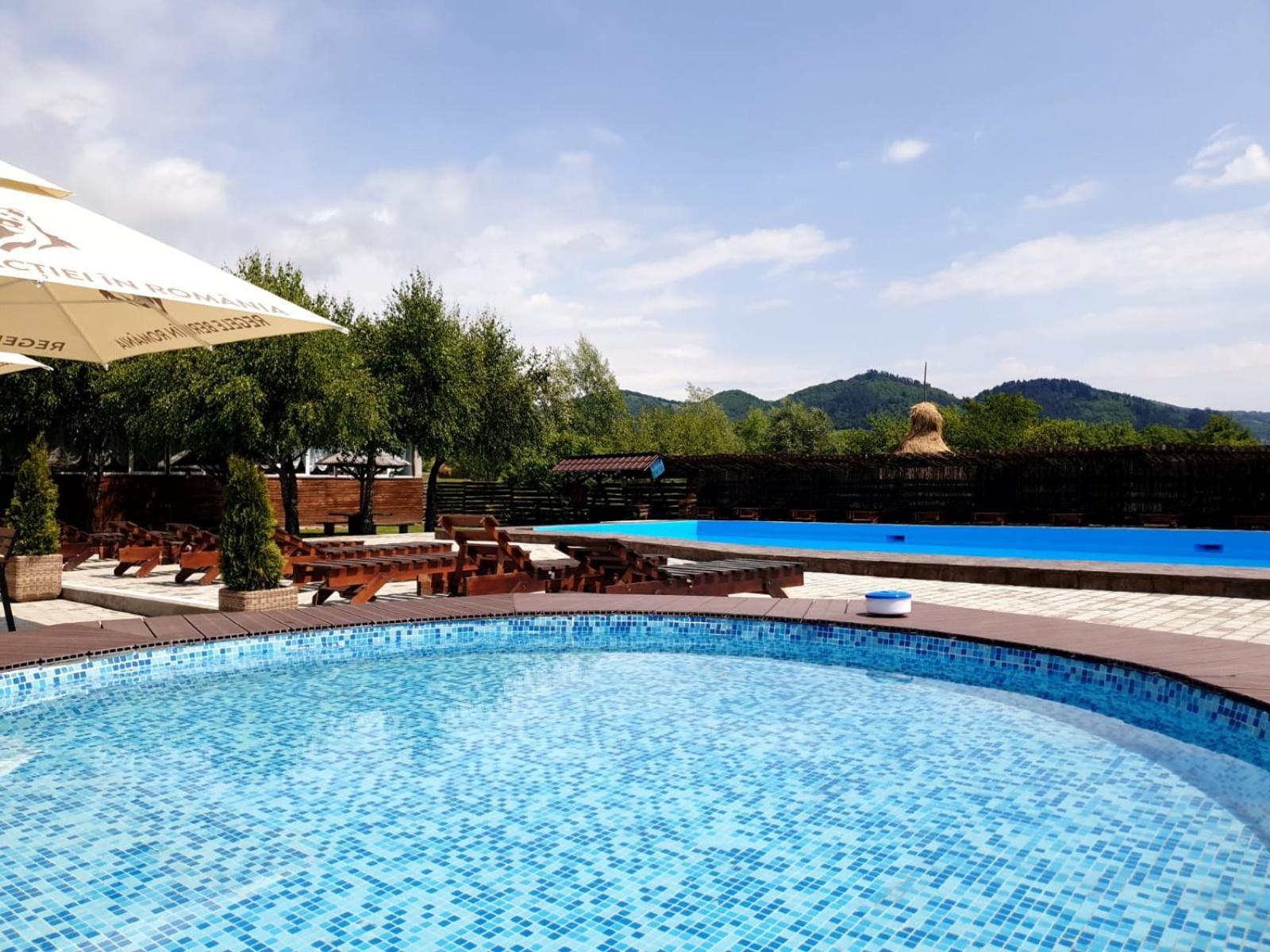 Casa Tomsa Bed & Breakfast Rozavlea Exterior photo