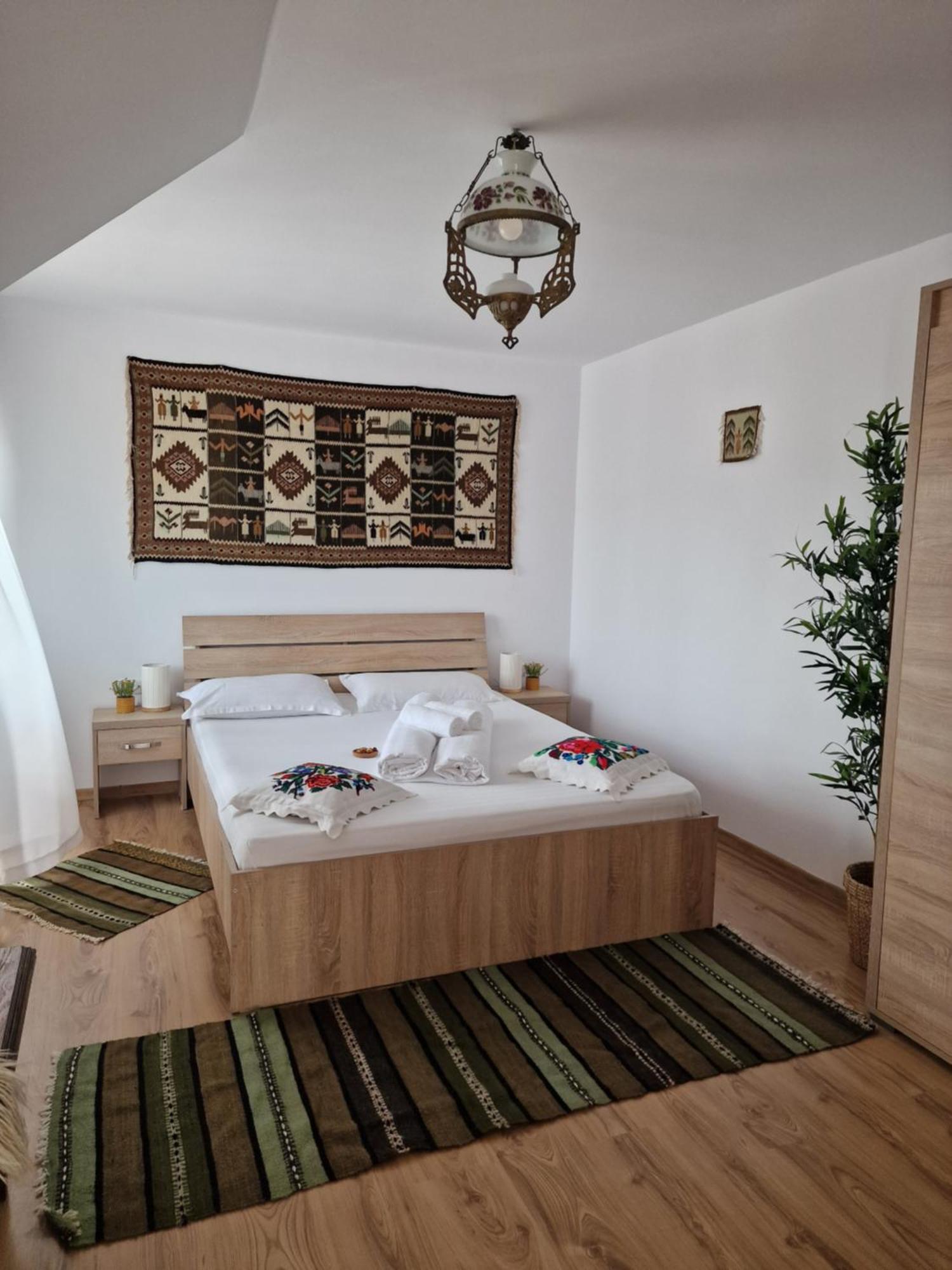 Casa Tomsa Bed & Breakfast Rozavlea Exterior photo